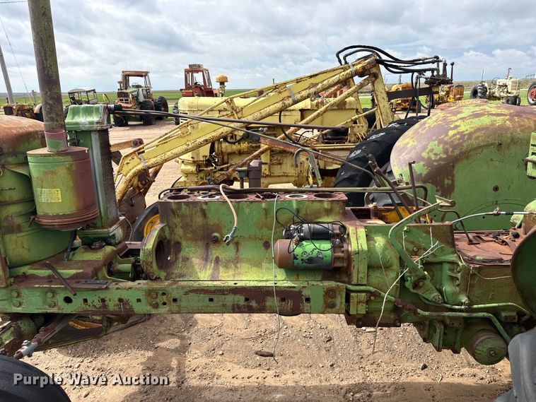 image for item EW4435 John Deere 4010 tractor