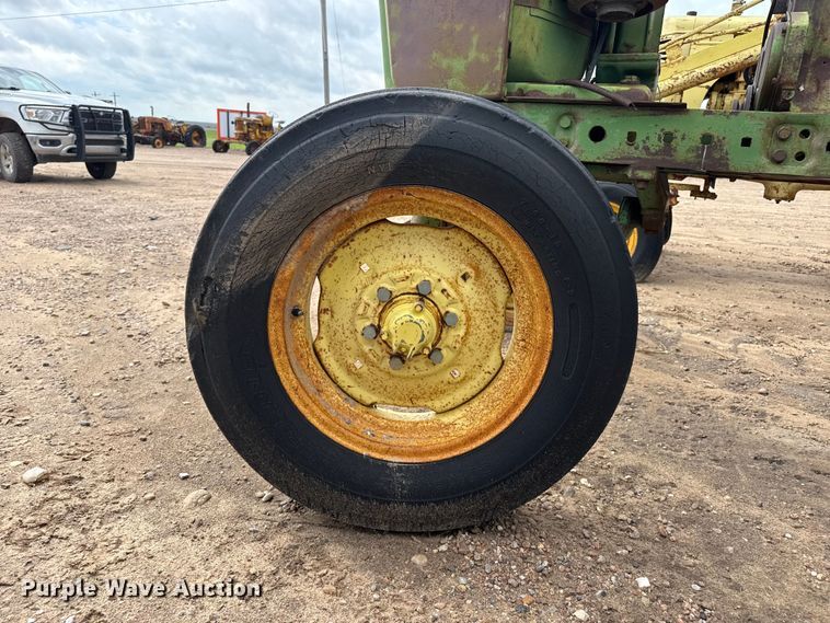image for item EW4435 John Deere 4010 tractor
