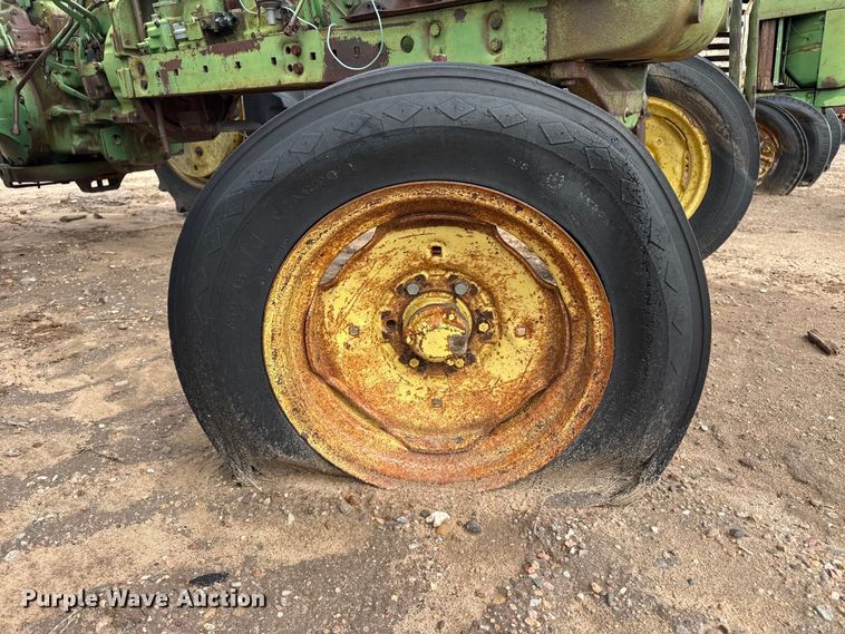 image for item EW4435 John Deere 4010 tractor