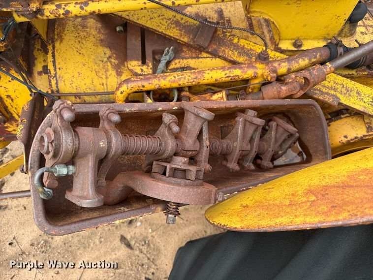 image for item EW4440 Minneapolis Moline UTS tractor