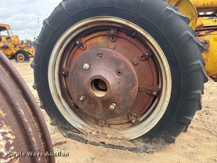 image for item EW4440 Minneapolis Moline UTS tractor