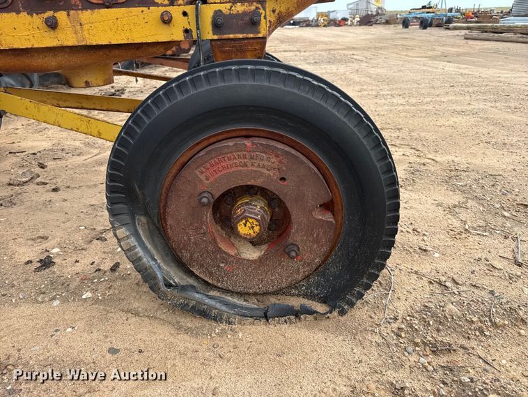 image for item EW4440 Minneapolis Moline UTS tractor