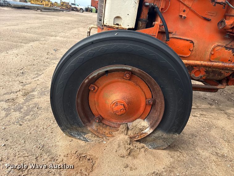 image for item EW4451 Case LA tractor