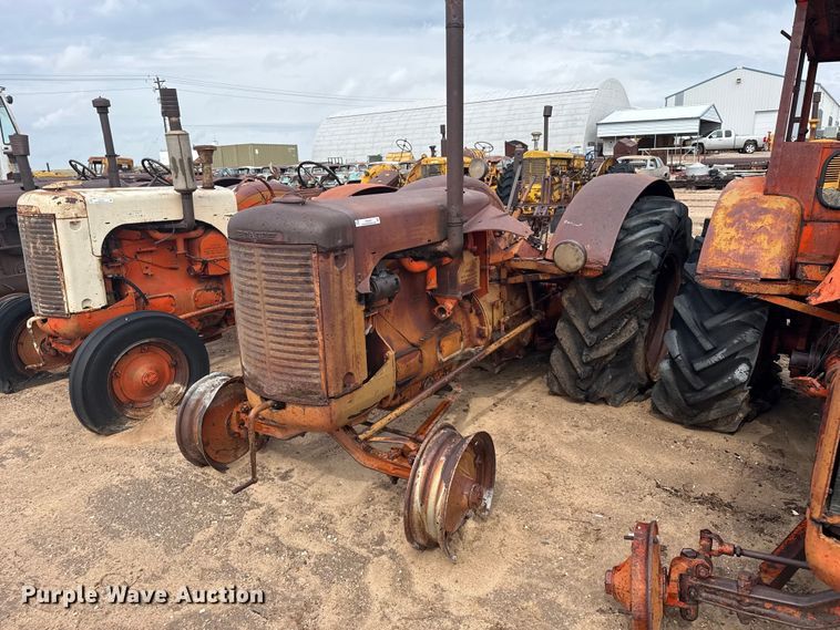 Case LA tractor