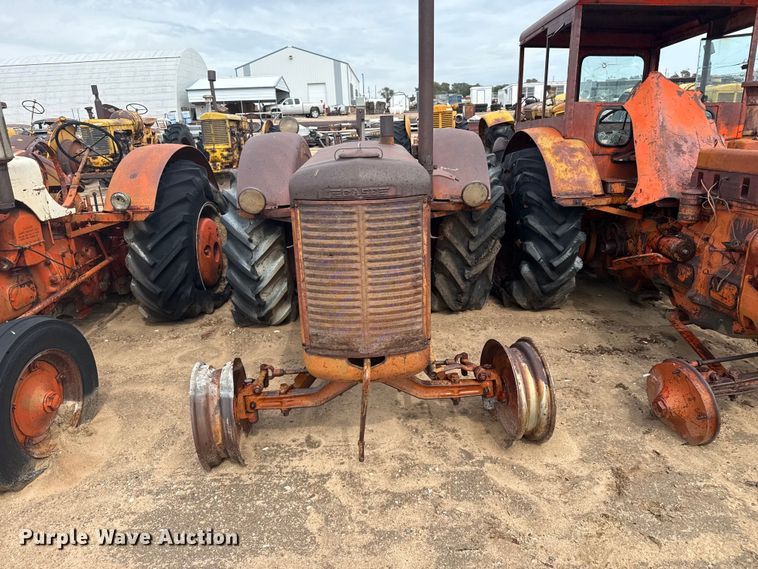 image for item EW4452 Case LA tractor