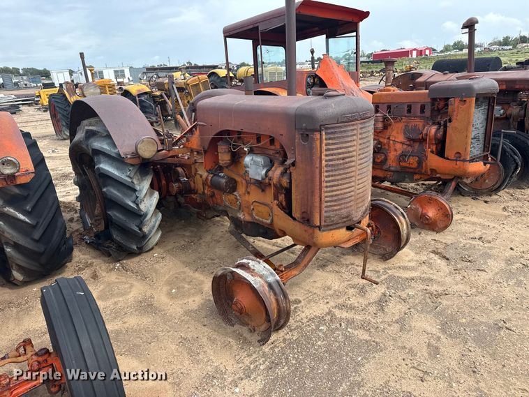 image for item EW4452 Case LA tractor