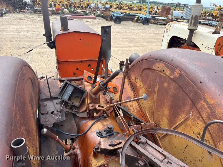 image for item EW4452 Case LA tractor
