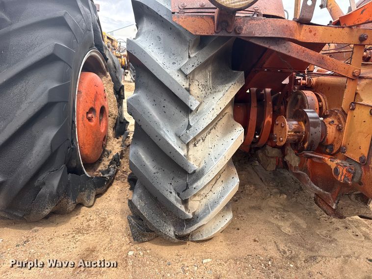 image for item EW4452 Case LA tractor