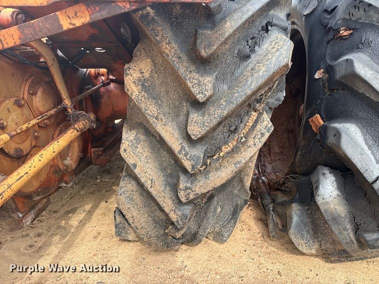 image for item EW4452 Case LA tractor
