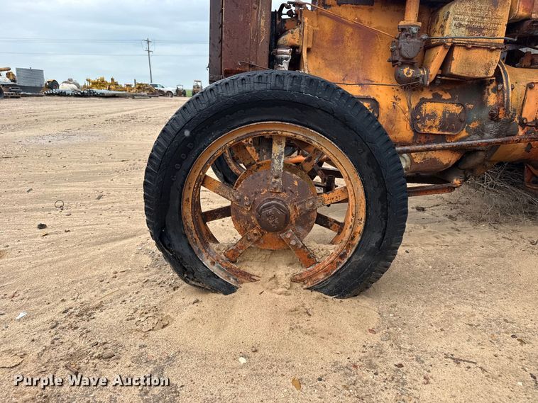 image for item EW4456 Case L tractor