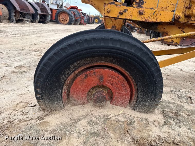 image for item EW4461 Minneapolis Moline UTS tractor