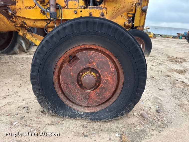 image for item EW4461 Minneapolis Moline UTS tractor