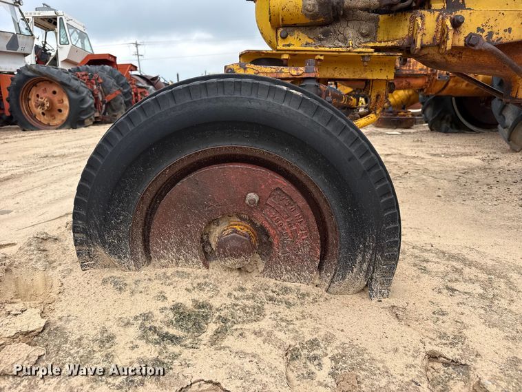 image for item EW4462 Minneapolis Moline UTU tractor