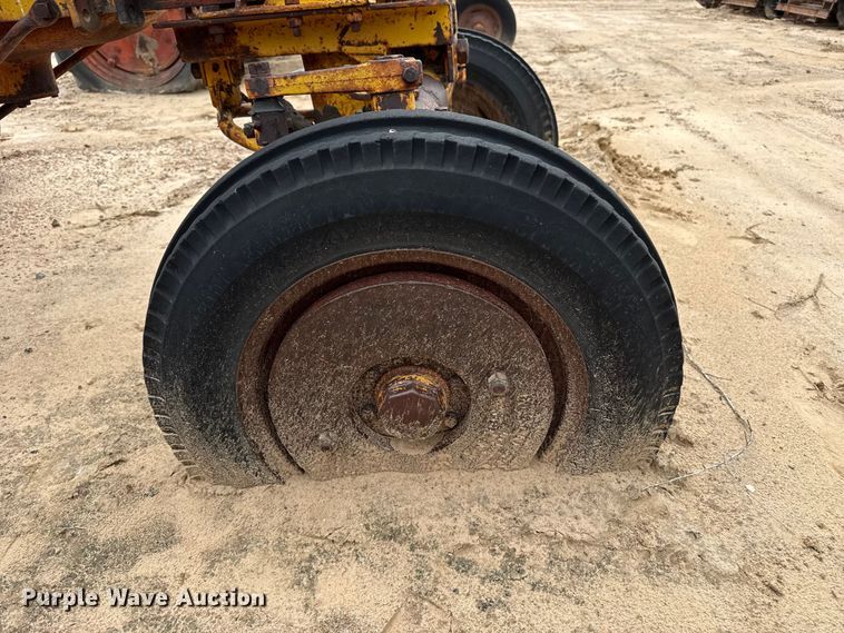 image for item EW4462 Minneapolis Moline UTU tractor