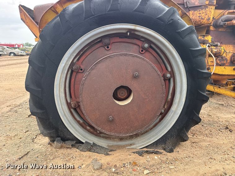 image for item EW4469 Minneapolis Moline UTS tractor