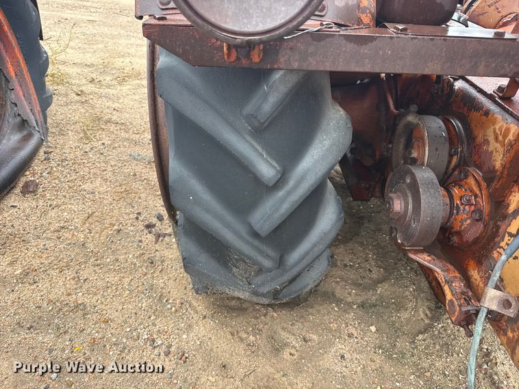 image for item EW4471 1944 Case LA tractor