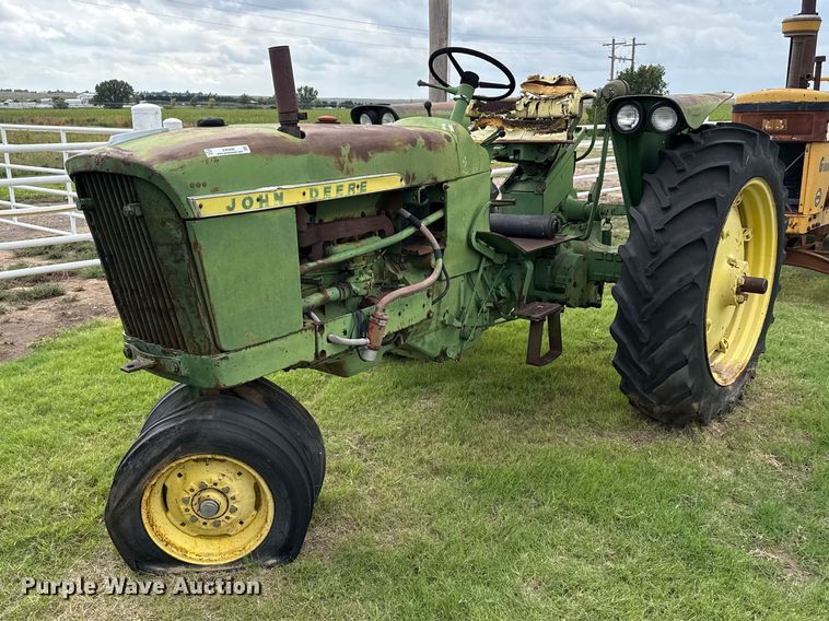 John Deere 2010 tractor