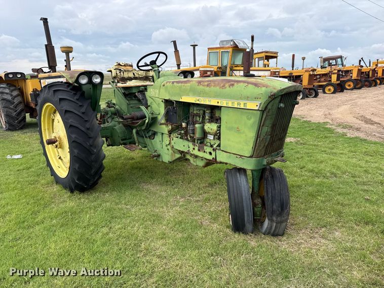 image for item EW4488 John Deere 2010 tractor
