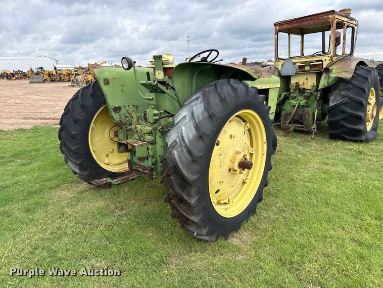 image for item EW4488 John Deere 2010 tractor