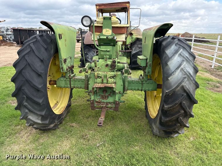image for item EW4488 John Deere 2010 tractor