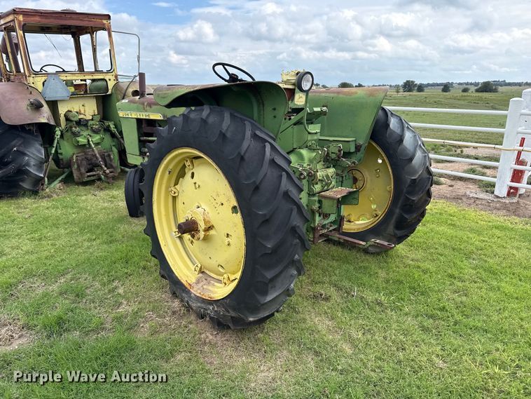image for item EW4488 John Deere 2010 tractor