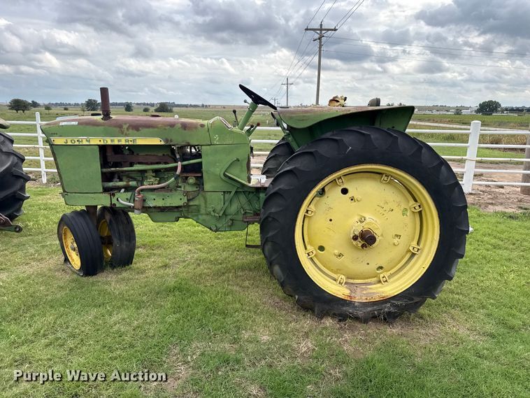 image for item EW4488 John Deere 2010 tractor