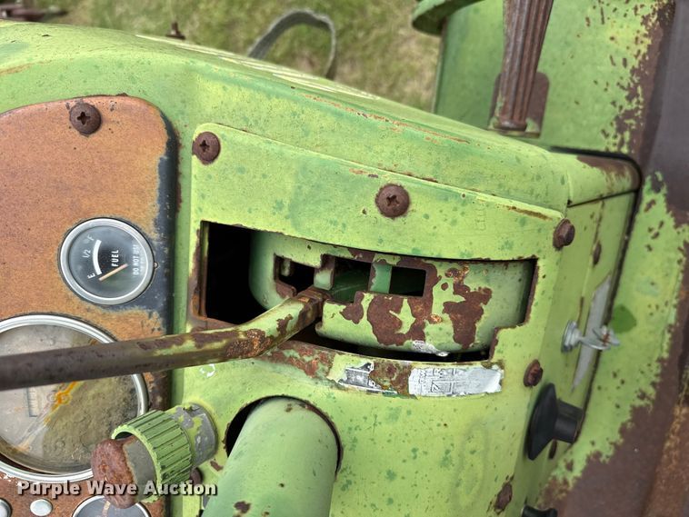 image for item EW4488 John Deere 2010 tractor