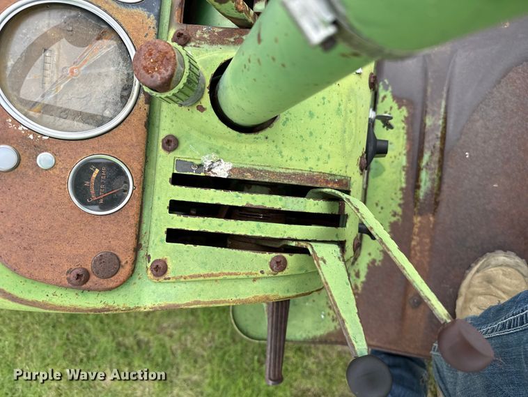 image for item EW4488 John Deere 2010 tractor