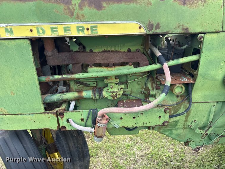 image for item EW4488 John Deere 2010 tractor