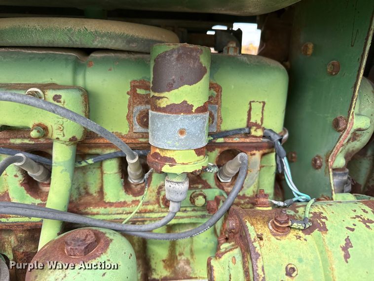 image for item EW4488 John Deere 2010 tractor