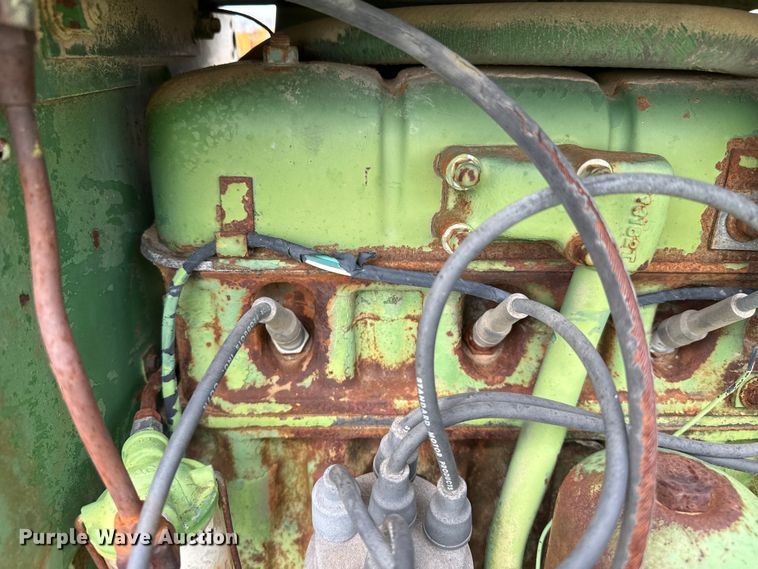 image for item EW4488 John Deere 2010 tractor