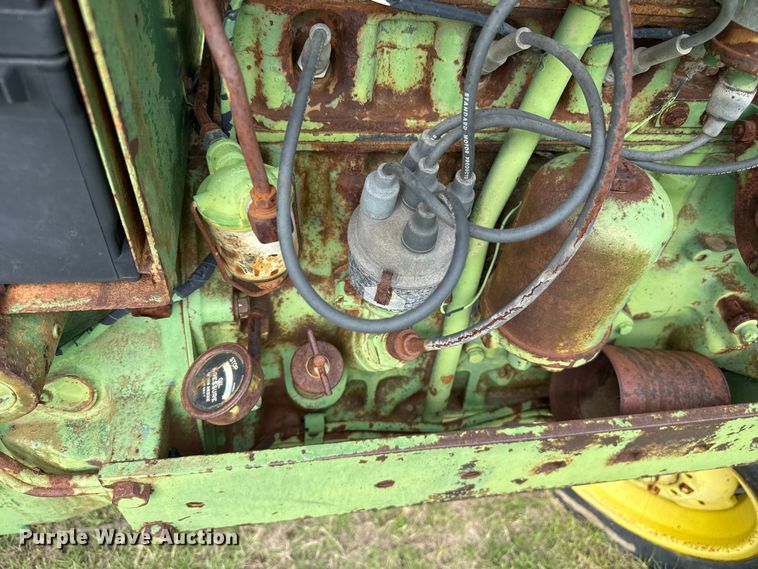image for item EW4488 John Deere 2010 tractor