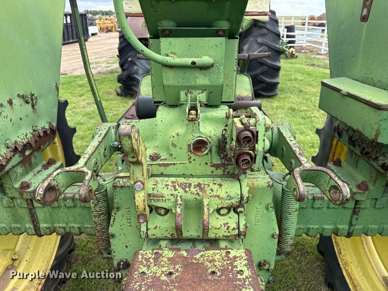 image for item EW4488 John Deere 2010 tractor
