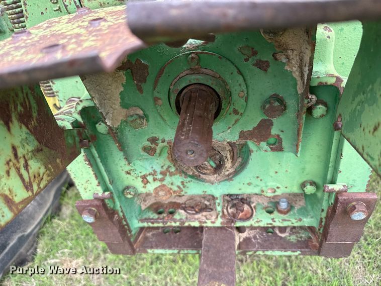 image for item EW4488 John Deere 2010 tractor