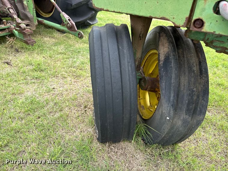 image for item EW4488 John Deere 2010 tractor