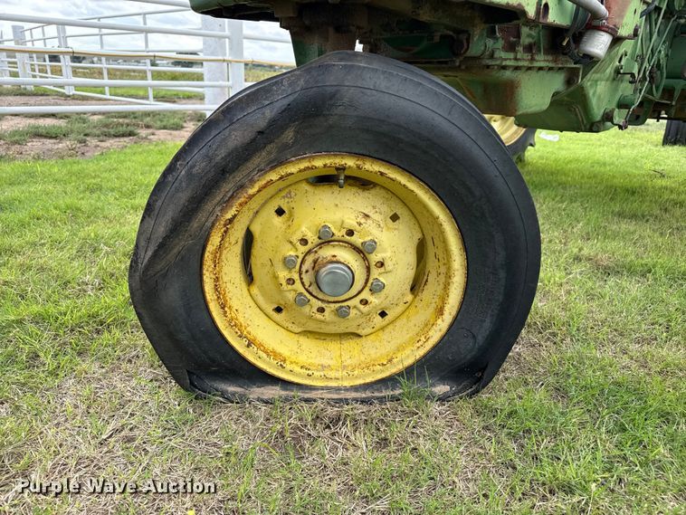image for item EW4488 John Deere 2010 tractor