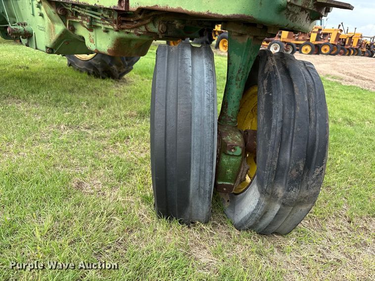 image for item EW4488 John Deere 2010 tractor