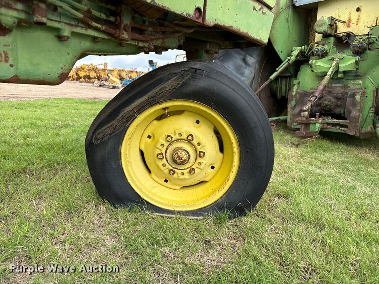 image for item EW4488 John Deere 2010 tractor