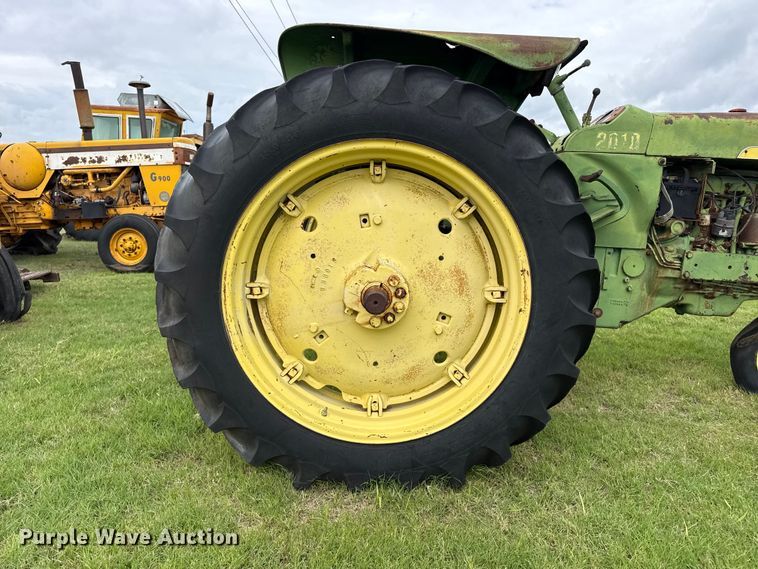 image for item EW4488 John Deere 2010 tractor