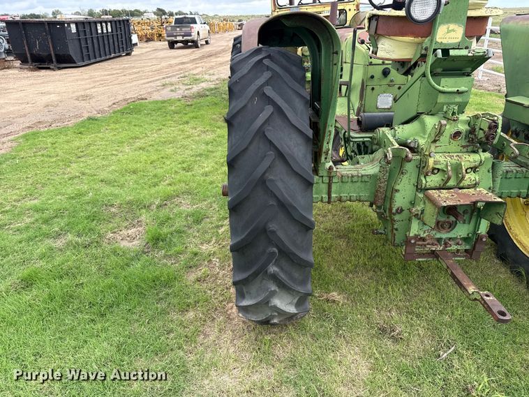 image for item EW4488 John Deere 2010 tractor