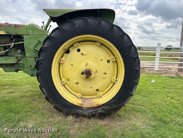 image for item EW4488 John Deere 2010 tractor