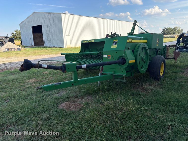 John Deere 348 small square baler