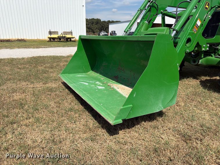 image for item EX0527 2021 John Deere 5065E MFWD tractor