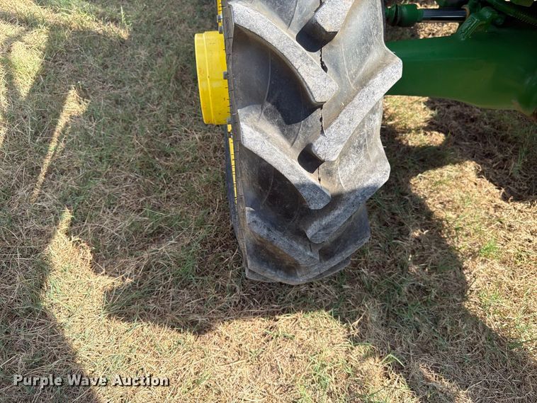 image for item EX0527 2021 John Deere 5065E MFWD tractor