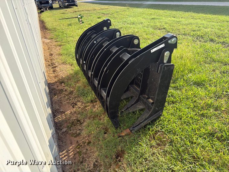 Quick attach skid steer grapple bucket