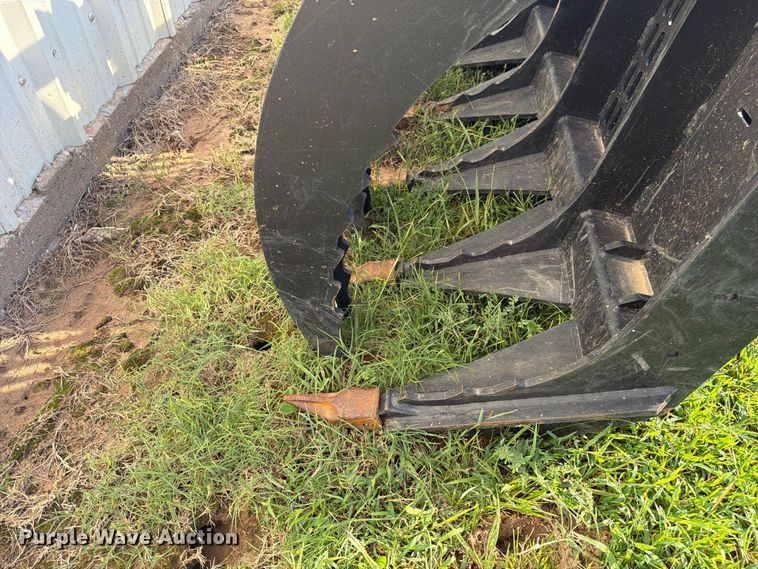 image for item EX0536 Quick attach skid steer grapple bucket