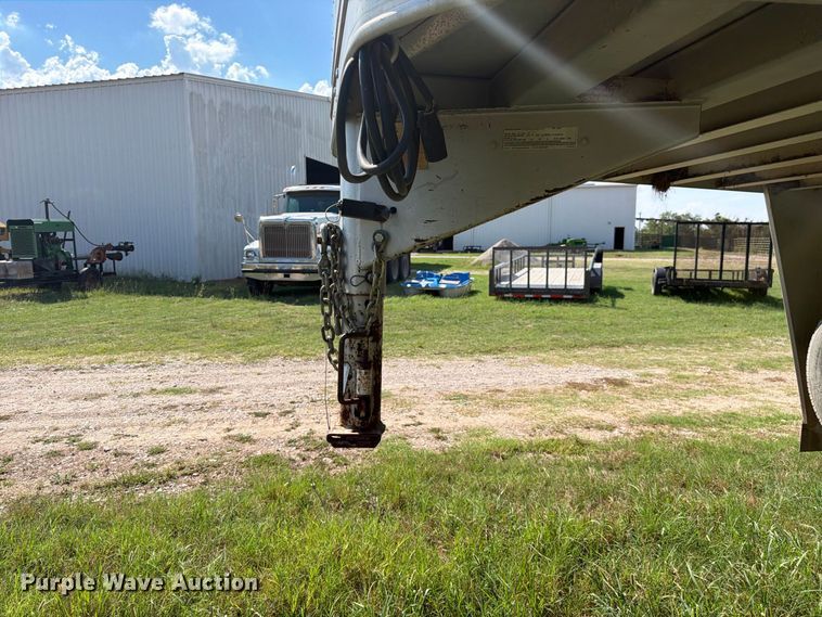 image for item EX0540 2006 Elite trailers livestock trailer