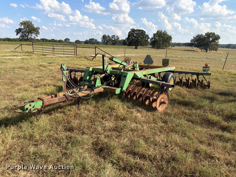 John Deere 637 tandem disk