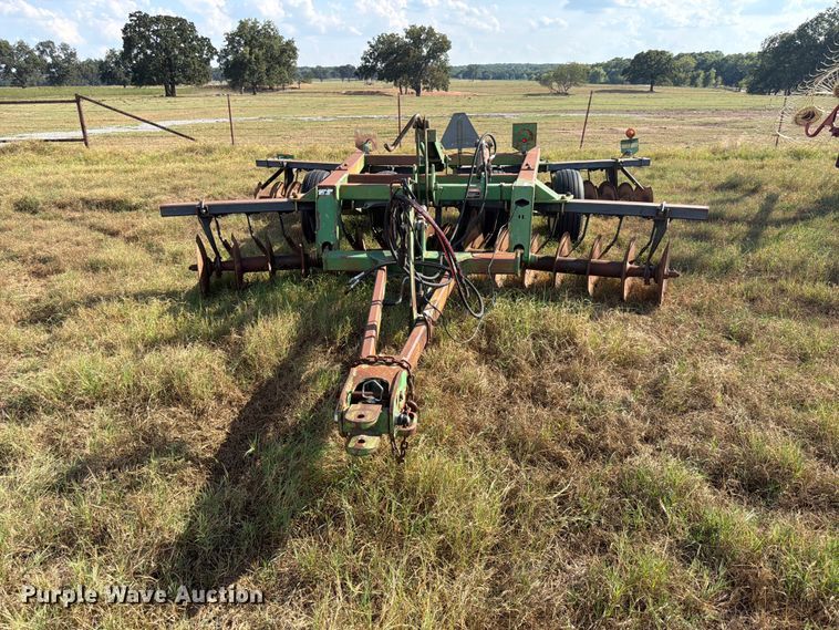 image for item EX0552 John Deere 637 tandem disk