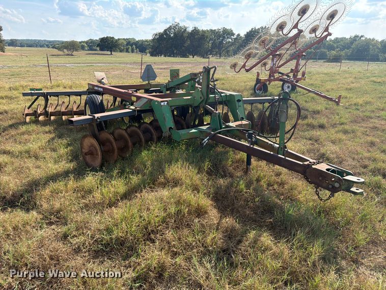 image for item EX0552 John Deere 637 tandem disk